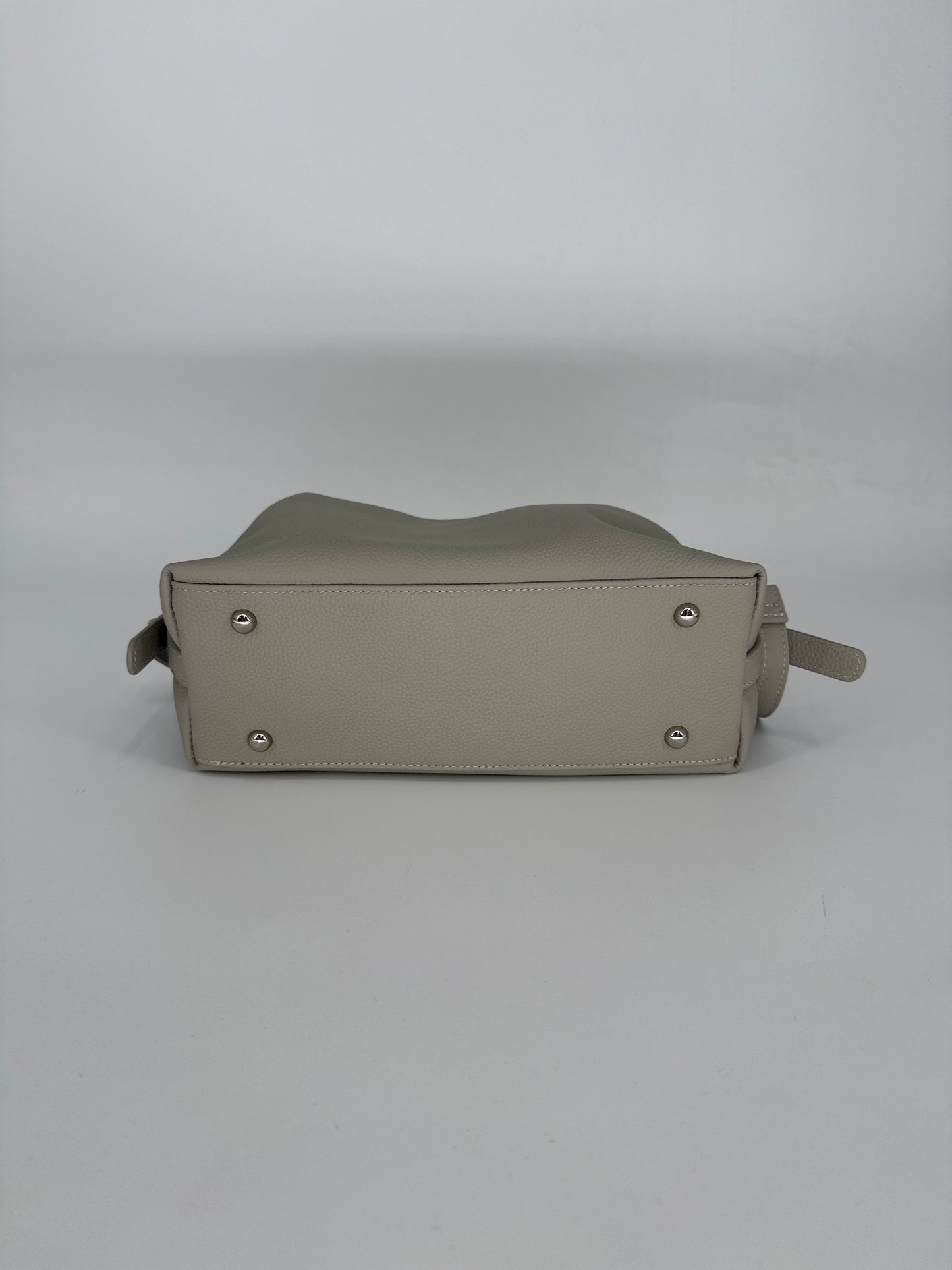 MUST BUY【088】レザー 2WAY ジップ バック (ショルダー可)